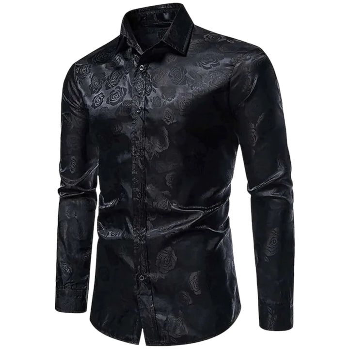 Detalle del estampado floral vibrante en camisa de hombre slim fit. Moda elegante masculina.