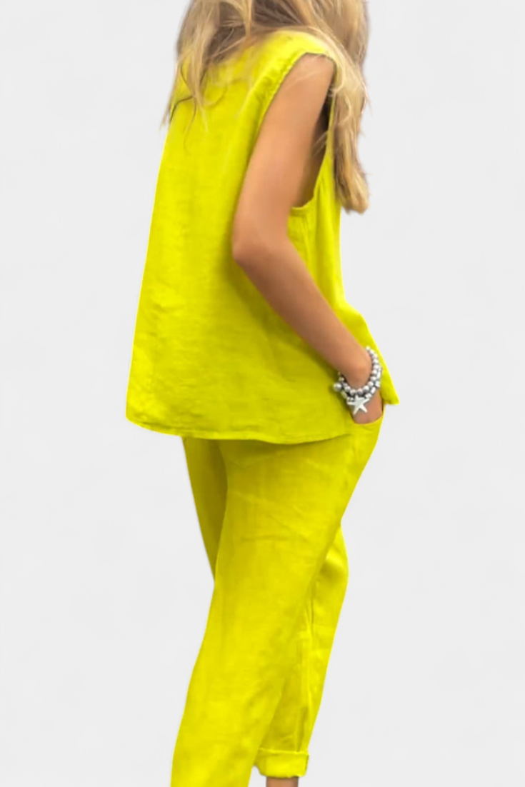 Elegante conjunto Leona de lino mujer con chaleco y pantalón. Outfit versátil de verano, casual o formal.
