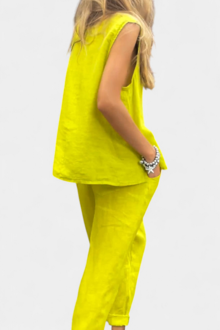Elegante conjunto Leona de lino mujer con chaleco y pantalón. Outfit versátil de verano, casual o formal.