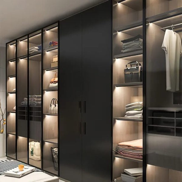 Iluminación LED 45° para cocina, bajo armario. Luz delgada que realza el ambiente sin ocupar espacio.