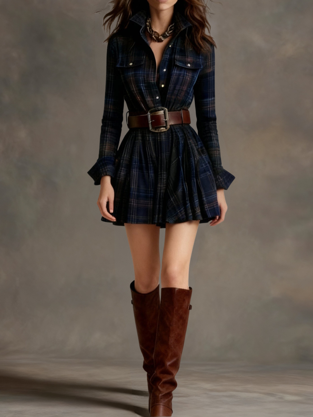 Vestido de día camisero corto a cuadros para mujer, con cinturón que realza la figura. Ropa elegante y versátil.