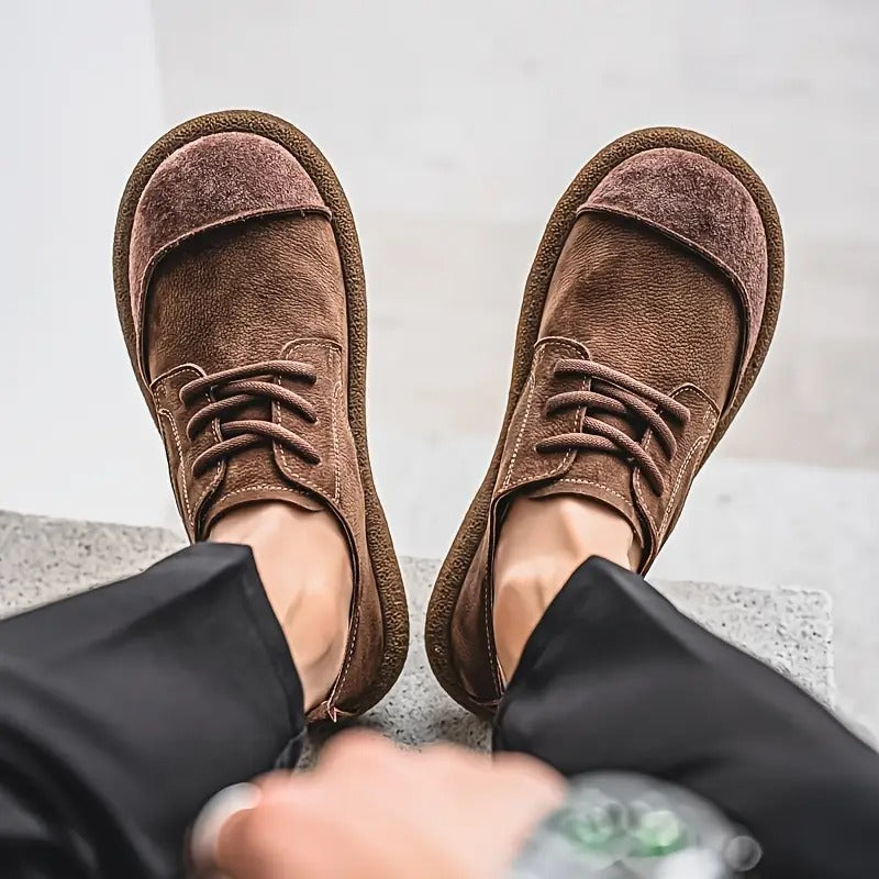 Confortables zapatos masculinos ortopédicos caqui, perfectos para caminar y uso casual.