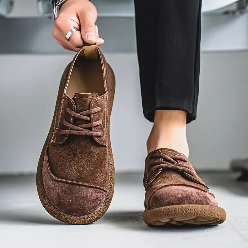 Calzado casual ortopédico de hombre color caqui, suela estable para confort todo el día.