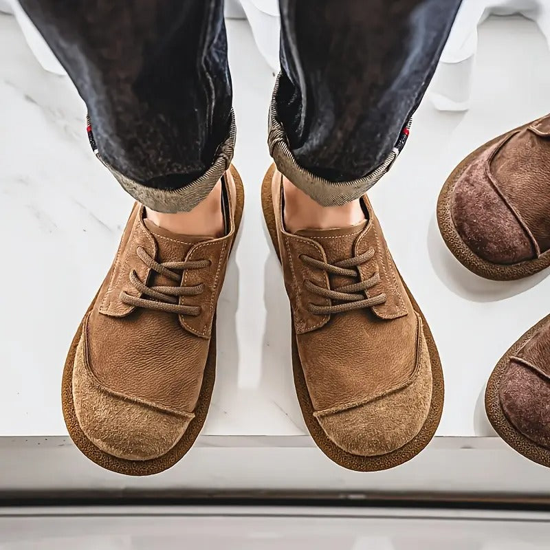 Zapatos de hombre ortopédicos caqui, suela estable para un confort duradero en cada paso.