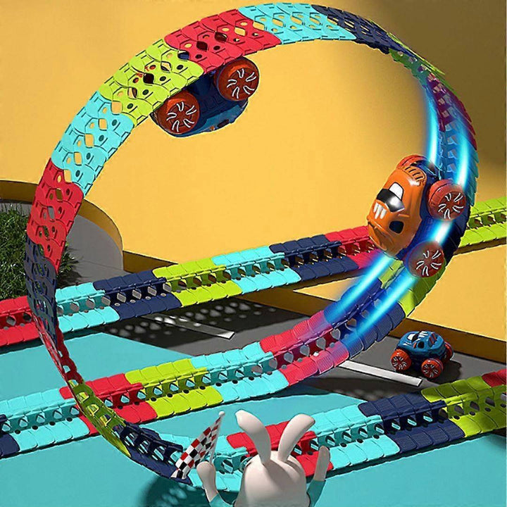 Pista de carreras modular flexible para niños. Permite crear circuitos antigravedad. Ideal juguete creativo.