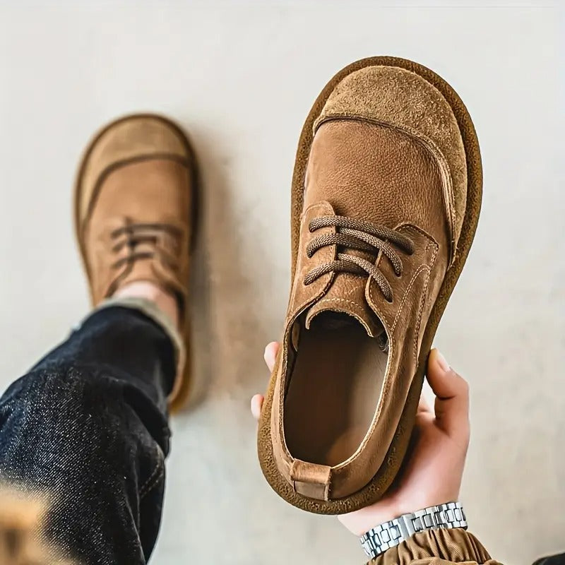 Estilo y confort en zapatos ortopédicos para hombre, marrón, ideales para calzado casual.