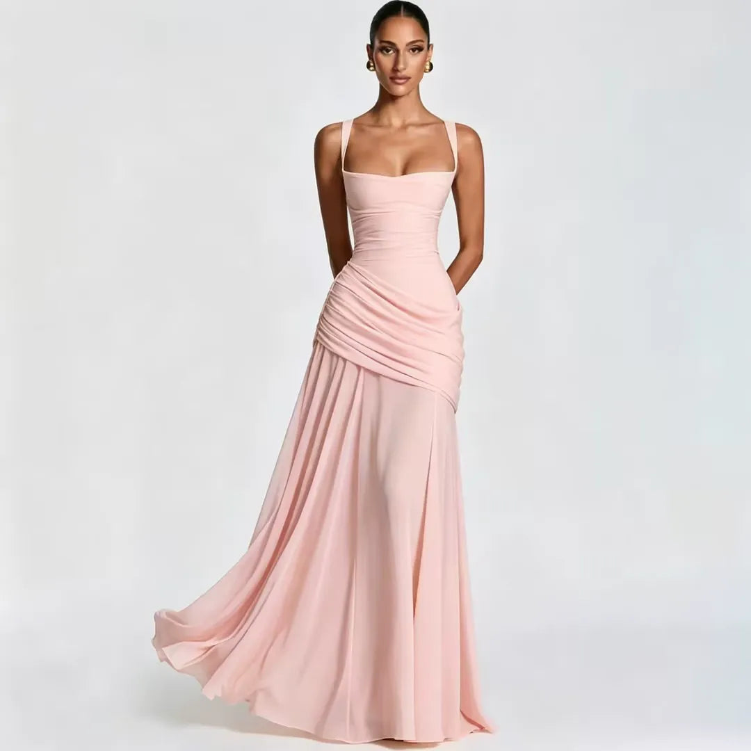 Vestido formal de mujer, maxi, escote cuadrado, detalle drapeado, perfecto para una noche elegante.
