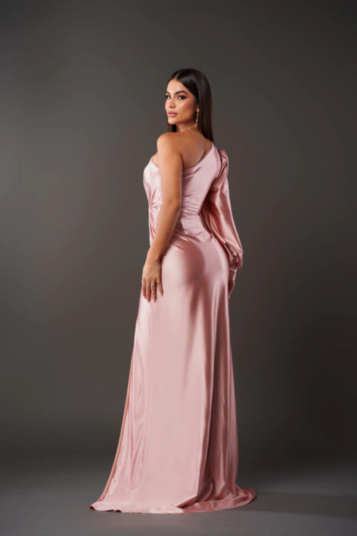 Vestido de fiesta asimétrico negro, estilo elegante y moderno para mujer.