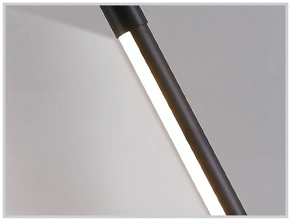 Lámpara de pie LED moderna con tubo delgado de aluminio, base circular. Ideal para iluminación minimalista en sala.