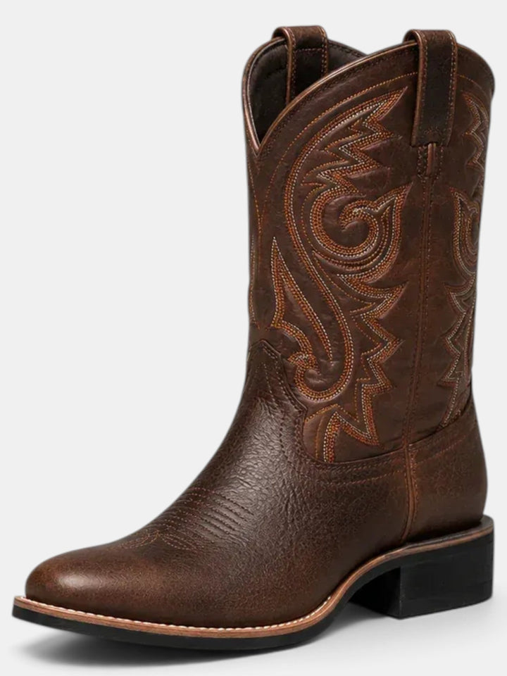 Botas cowboy de mujer marrones con bordados detallados, perfectas para un look western chic de otoño.