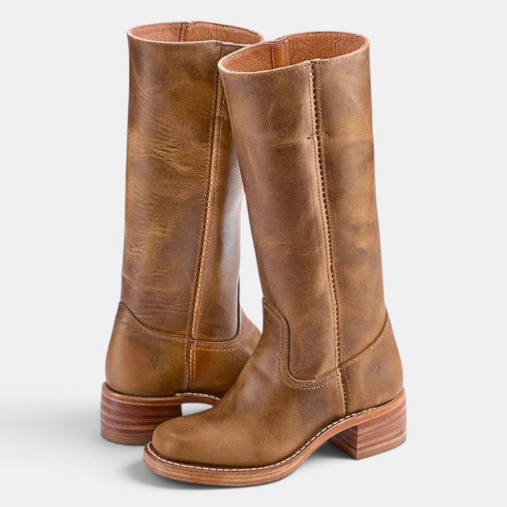 Botas de mujer con diseño de media caña y tacón ancho. Estilo elegante y confort para cada paso.