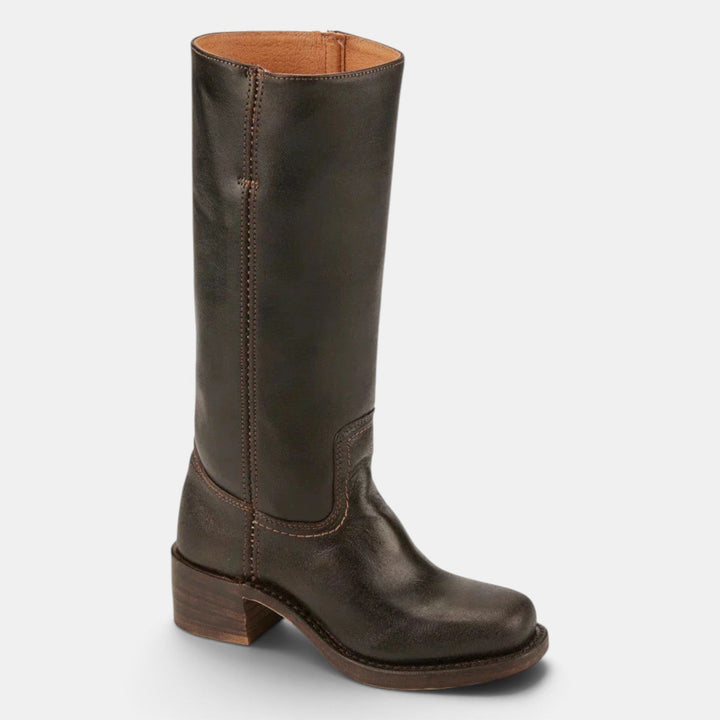 Comodidad y estilo en estas botas de mujer media caña con tacón ancho y detalles únicos.