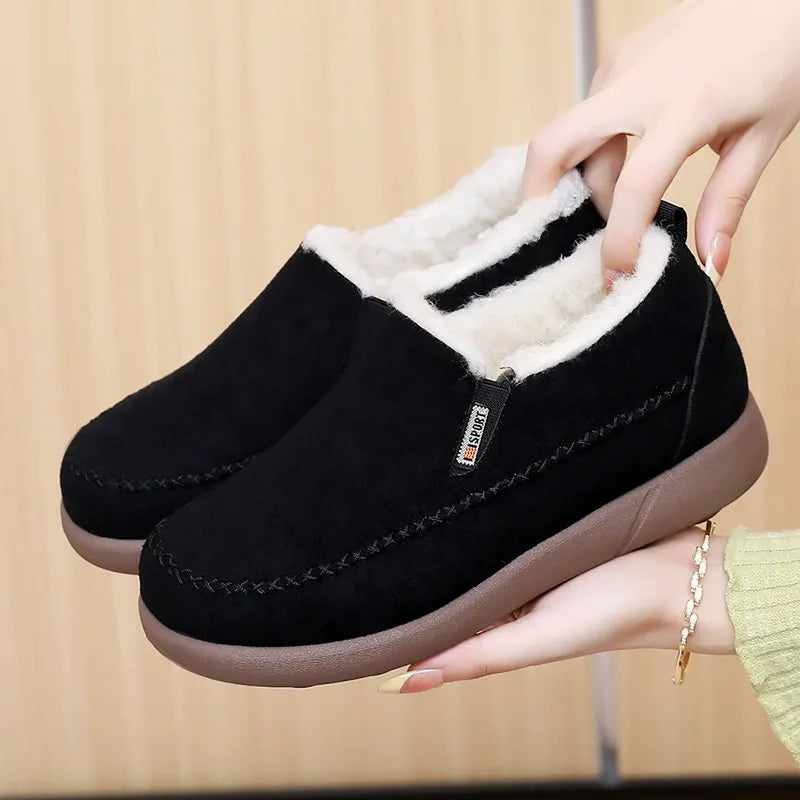 Pantuflas de lana de oveja para hombre en color caqui. Calzado de hogar antideslizante y cálido.