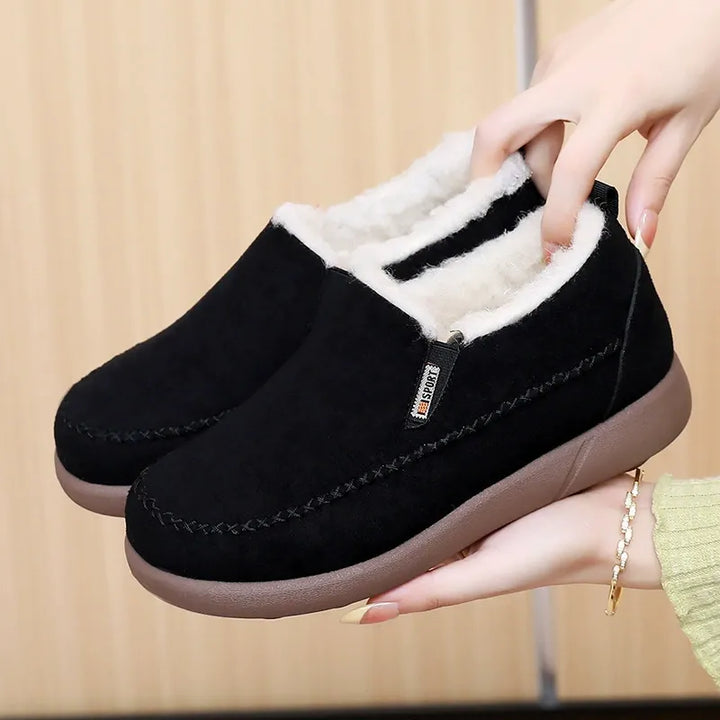 Pantuflas de lana de oveja para hombre en color caqui. Calzado de hogar antideslizante y cálido.