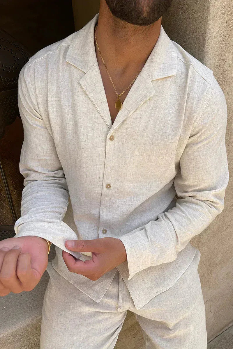 Estiloso conjunto de lino para hombre: camisa y pantalón casual, ropa de verano transpirable y elegante.