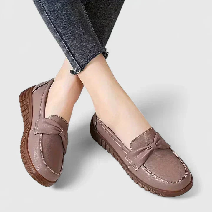 Calzado de mujer: mocasines sin cordones, ortopédicos y antideslizantes. Perfectos para el día a día y caminar con seguridad.