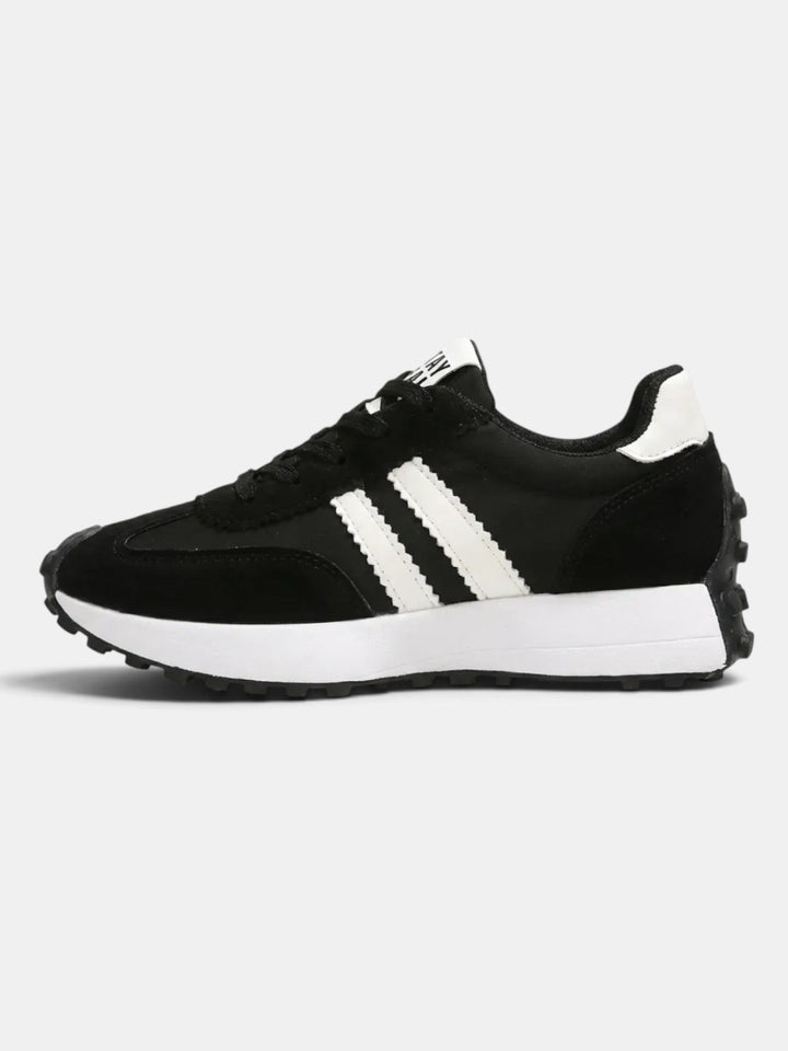 Zapatos ortopédicos de mujer con plataforma, ideales para confort diario y soporte al caminar.
