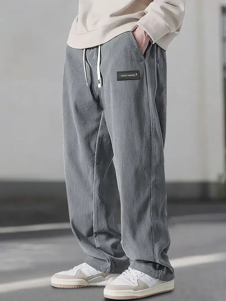 Muestra de tejido de pana de alta calidad para pantalones de hombre, durabilidad y comodidad.