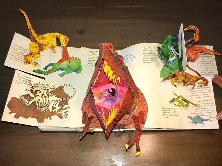 Página de libro interactivo 3D con un majestuoso Brachiosaurus pop-up. Aprende sobre dinosaurios y prehistoria.