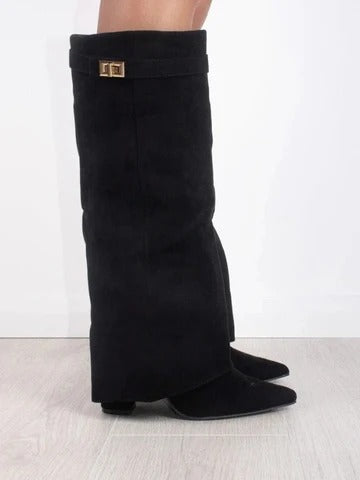 Par de botas altas de ante para mujer, diseño versátil que combina con cualquier estilo de invierno.