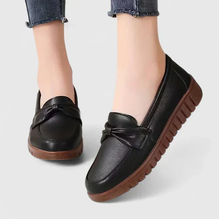 Mocasines ortopédicos de mujer sin cordones, diseño elegante y antideslizante para comodidad diaria. Ideal para caminar.