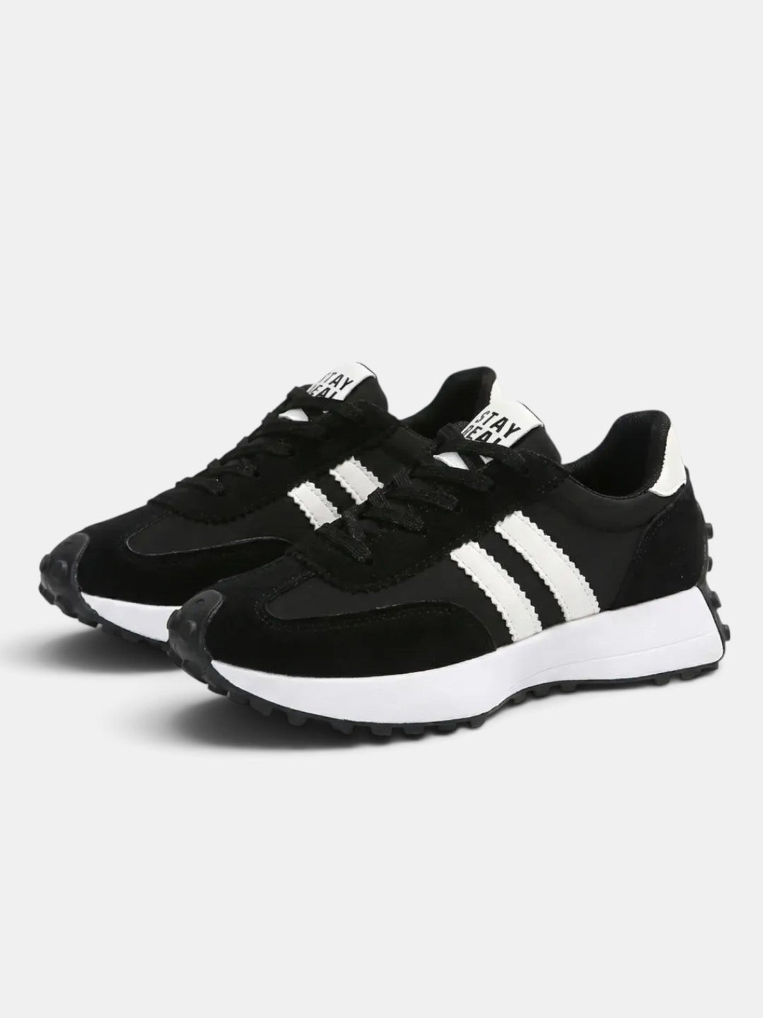 Zapatos de mujer con plataforma, estilo moderno y diseño ortopédico para comodidad urbana y casual.