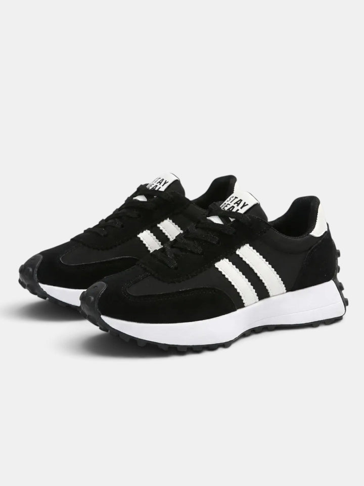 Zapatos de mujer con plataforma, estilo moderno y diseño ortopédico para comodidad urbana y casual.