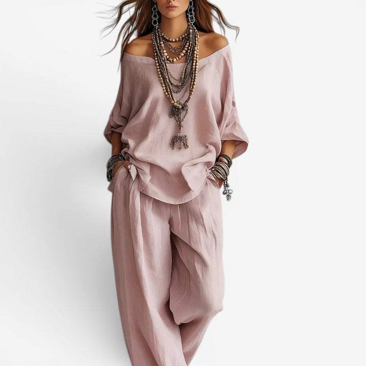 Conjunto bohemio de dos piezas para mujer. Estilo fluido, chic y relajado con top hombros al aire y pantalón amplio. Ideal verano y vacaciones.