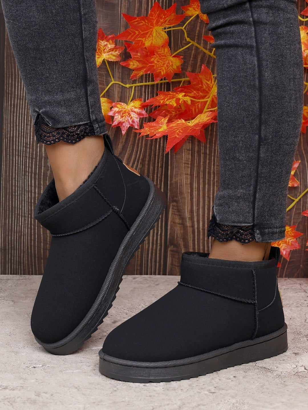 Botines de invierno de mujer con cuña y forro de peluche. Ideales para mantener los pies cálidos y con estilo.