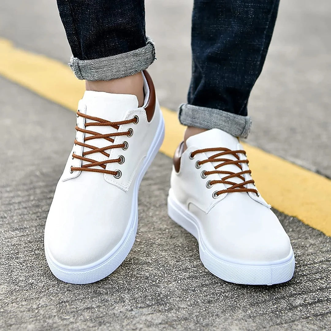 Calzado de hombre versátil con suela blanca. Perfectas para un estilo urbano y casual, ofrecen gran confort.