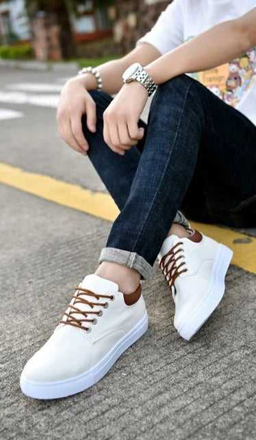 Zapatillas casuales de hombre, suela blanca contrastante. Un diseño moderno para el confort y estilo diario.