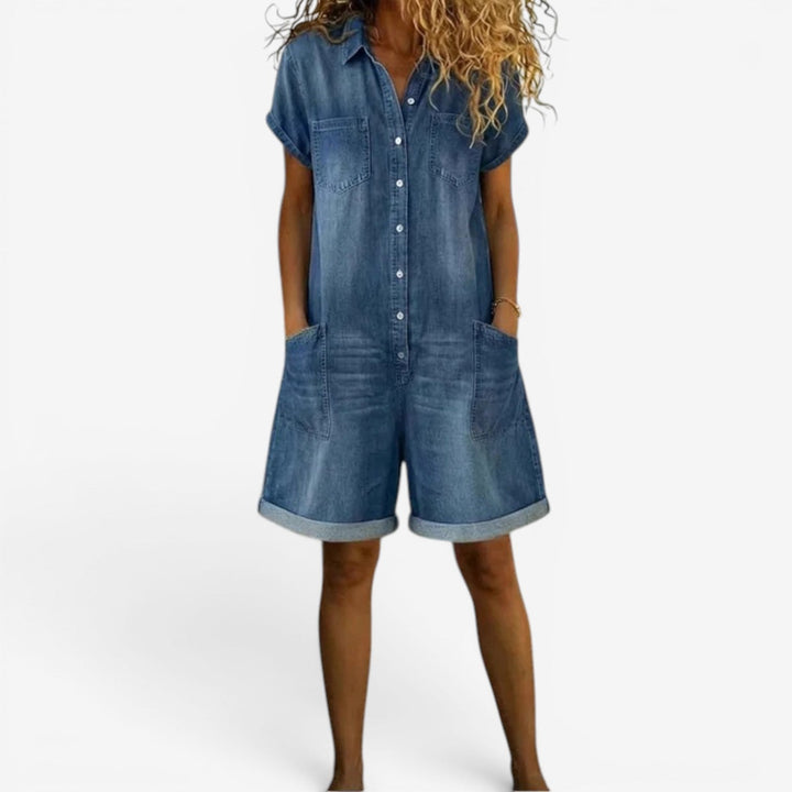 Mono corto de verano para mujer, tejido fresco con botones decorativos y funcionales. Estilo casual y moderno.