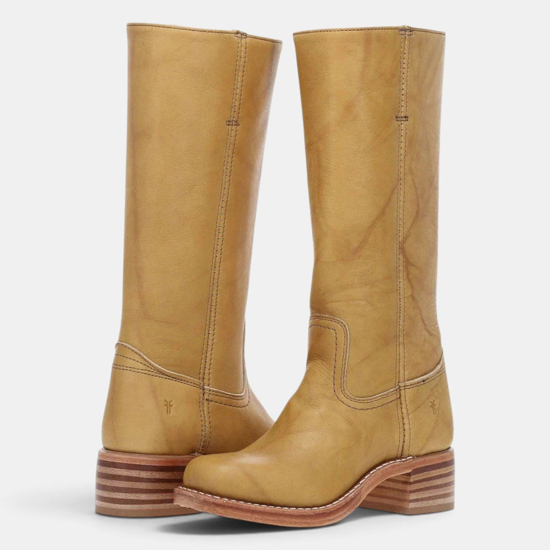 Calzado femenino versátil: botas media caña con tacón ancho, ideales para el otoño con estilo.