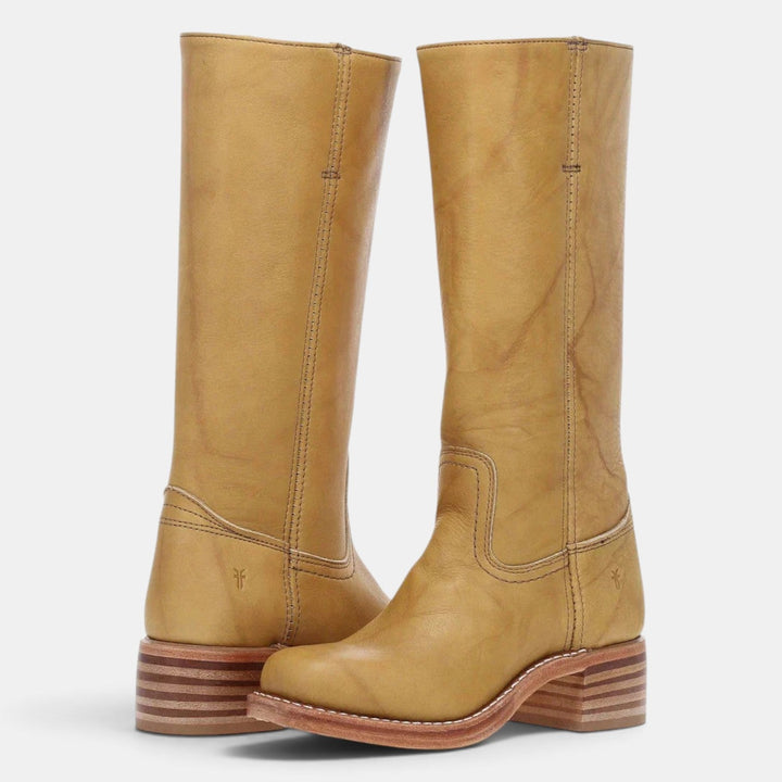 Calzado femenino versátil: botas media caña con tacón ancho, ideales para el otoño con estilo.