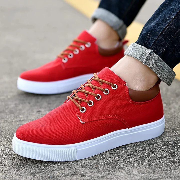 Zapatillas urbanas de hombre con suela blanca, ideales para el día a día. Diseño casual y confort superior.