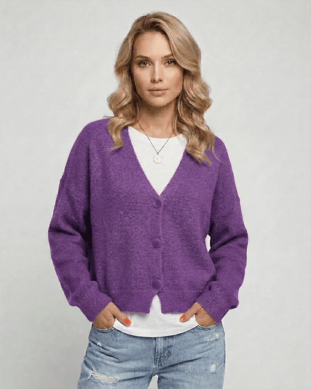Cárdigan Iris púrpura para mujer, estilo vibrante y confort diario. Ideal para otoño e invierno.