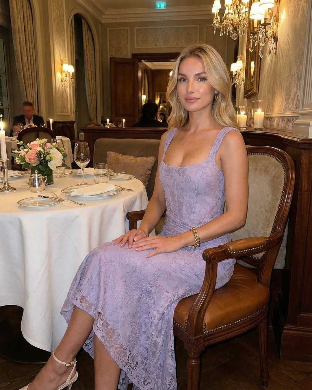 Vestido lavanda maxi jacquard asimétrico. Perfecto como vestido de noche sin mangas para ocasión especial y estilo formal.
