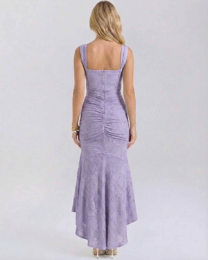 Vestido lavanda maxi jacquard asimétrico, cuello cuadrado y sin mangas. Elegancia femenina para eventos formales.
