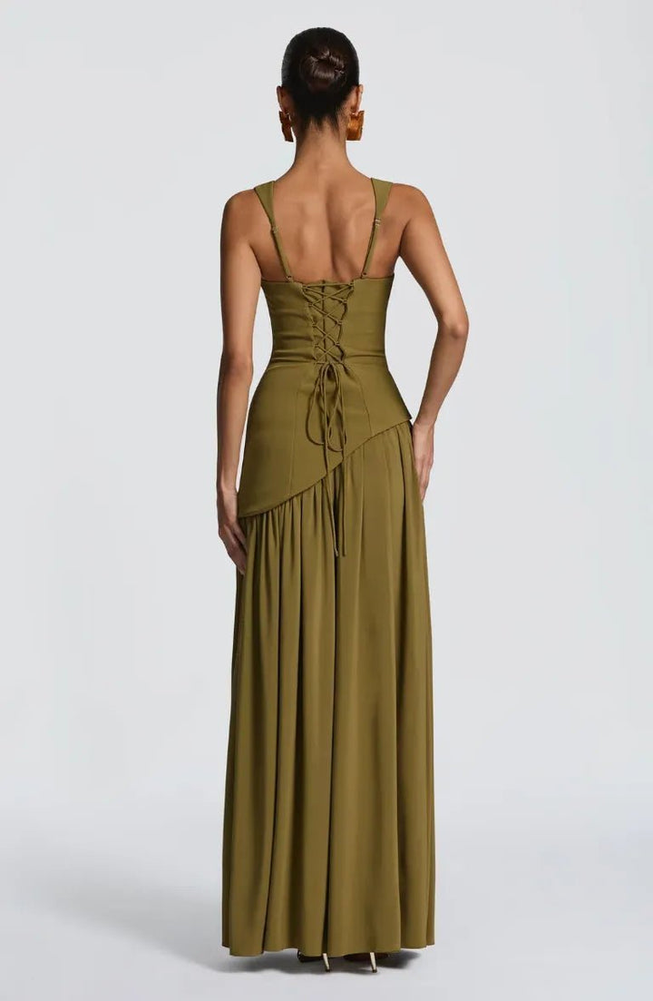 Vestido de mujer elegante sin mangas, cuello cuadrado y corte en A. Vestido largo ideal para fiestas y eventos.