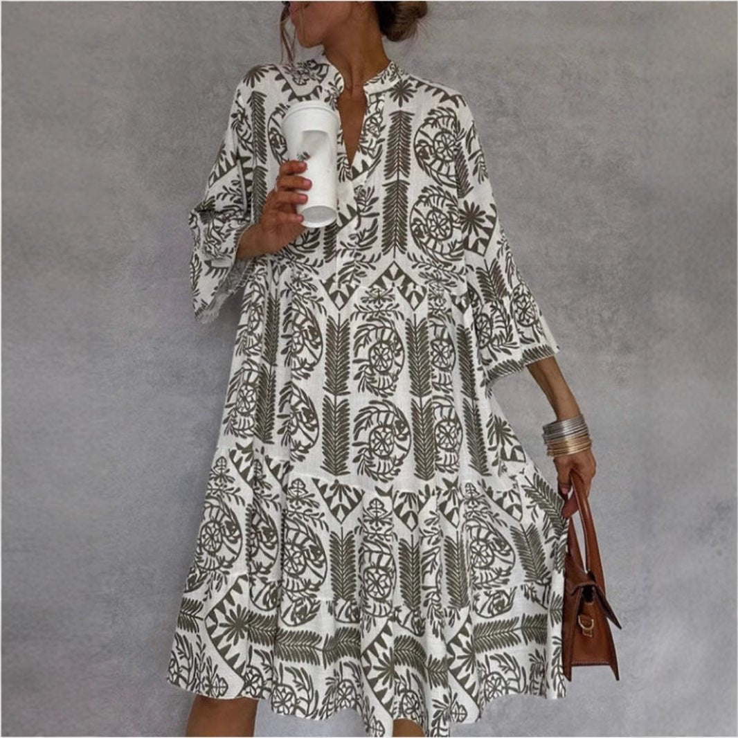 Elegante vestido túnica floral escalonado para mujer, diseño holgado y ligero, perfecto para días soleados.