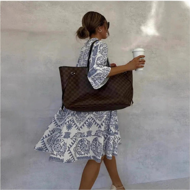 Vestido túnica ligero y holgado con patrón floral escalonado para mujer, perfecto para clima cálido y casual.