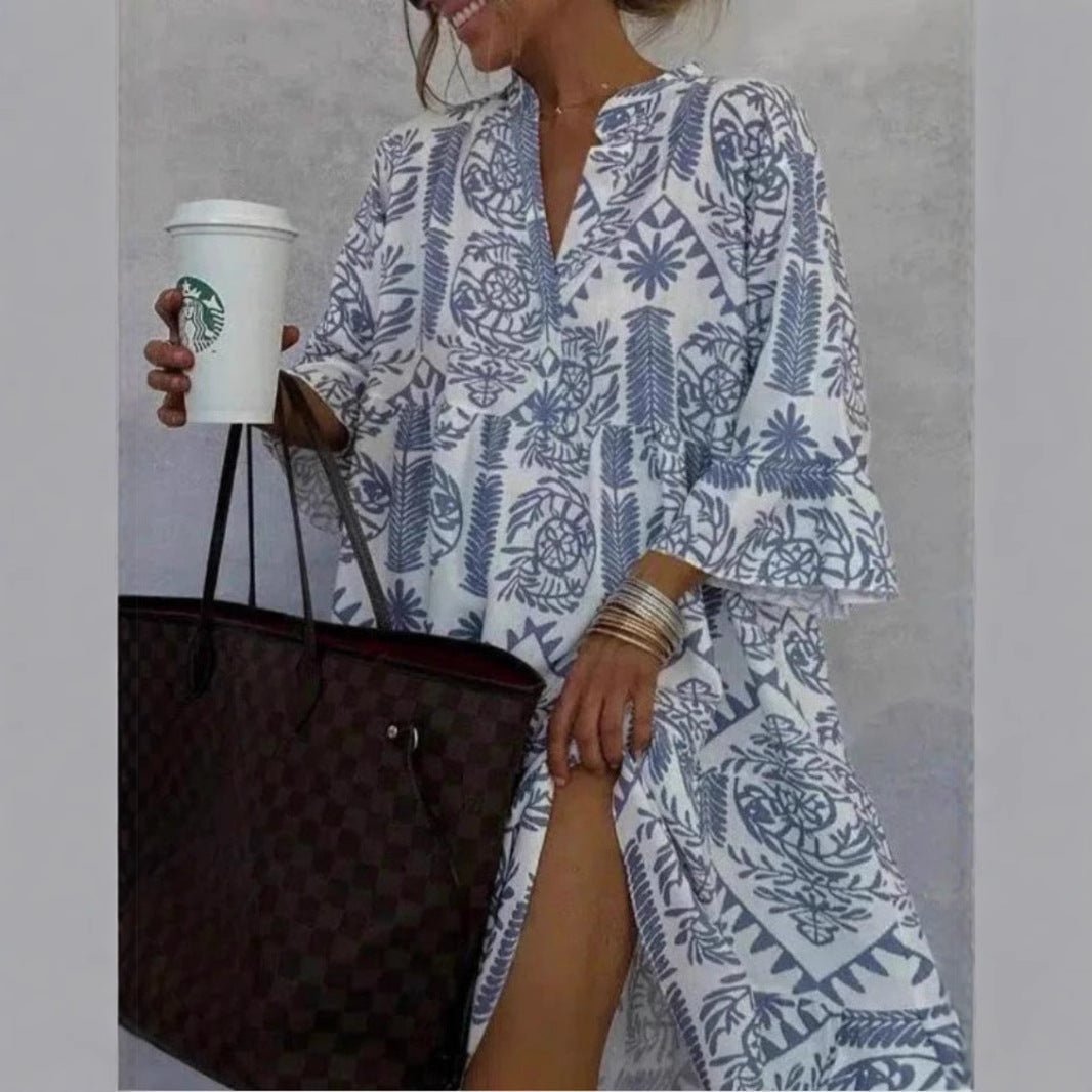 Mujer usando vestido túnica floral escalonado holgado, ideal para un look casual y fresco de verano.