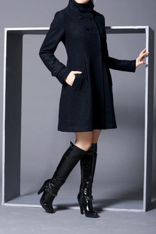 Prenda de vestir: abrigo reversible de invierno para mujer, diseño versátil, bolsillos y tejido cálido.