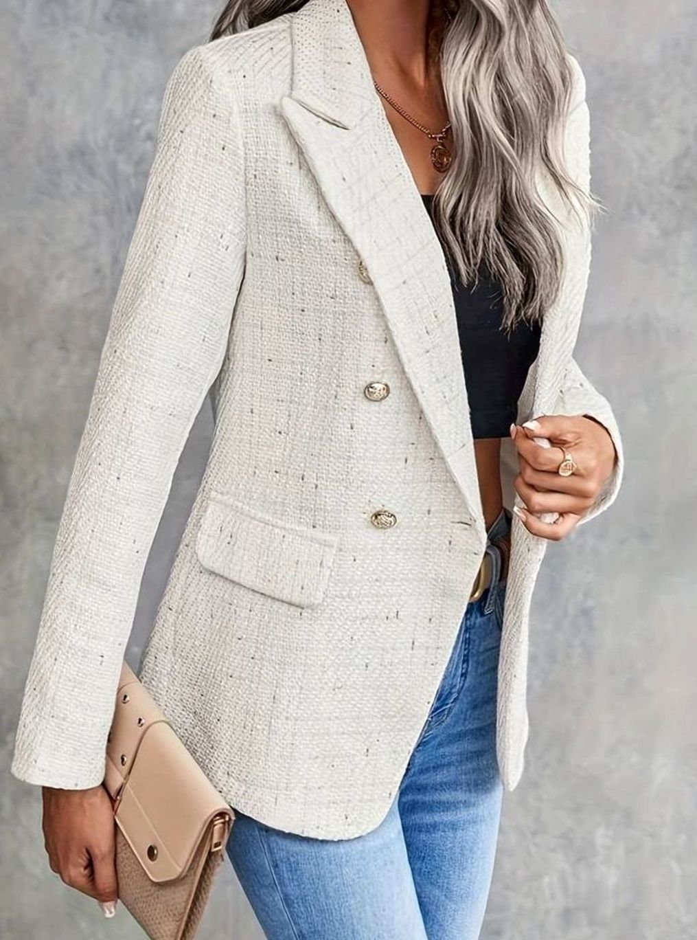 Blazer cruzada entallada de tweed para mujer, con botones dorados. Ideal para ropa de oficina y look profesional.