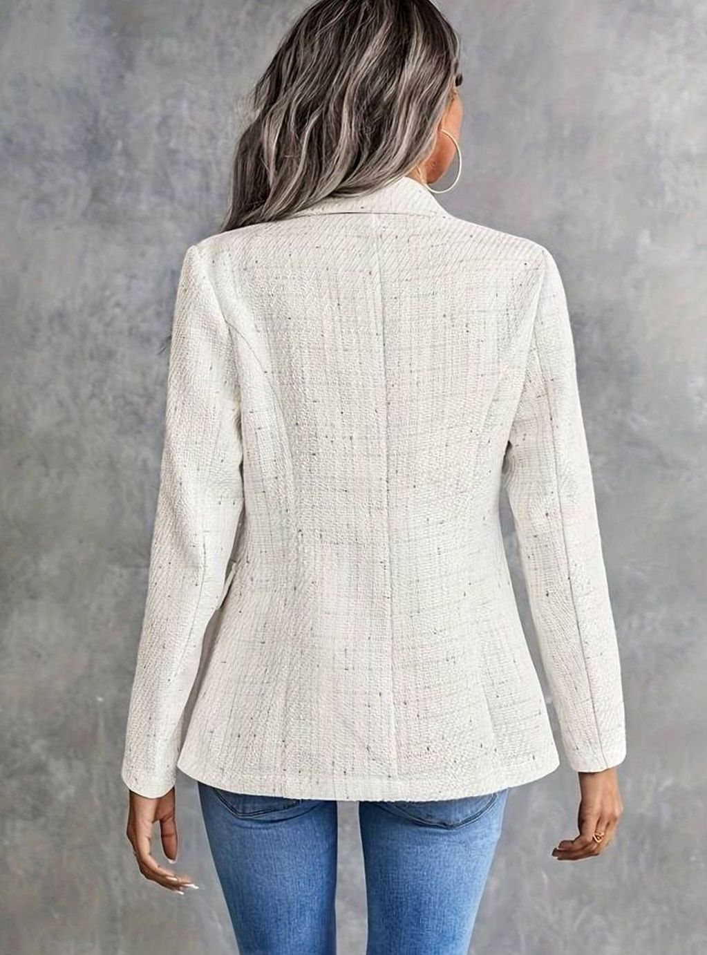 Chaqueta americana de tweed para mujer, corte entallado y manga larga. Estilo ejecutivo y smart casual.