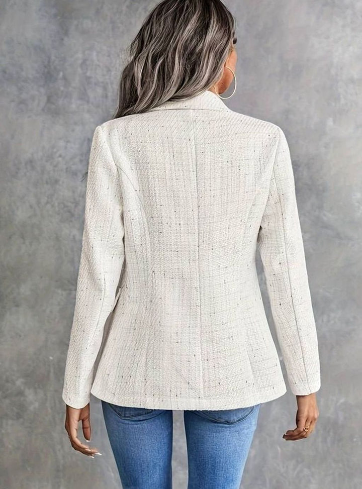 Chaqueta americana de tweed para mujer, corte entallado y manga larga. Estilo ejecutivo y smart casual.