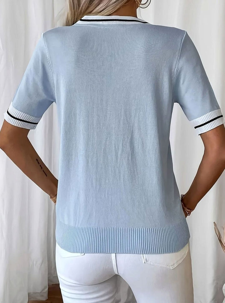 Jersey casual de punto ISOLINA con cuello en V y lazo. Manga corta, moda femenina versátil para ocasiones diarias.