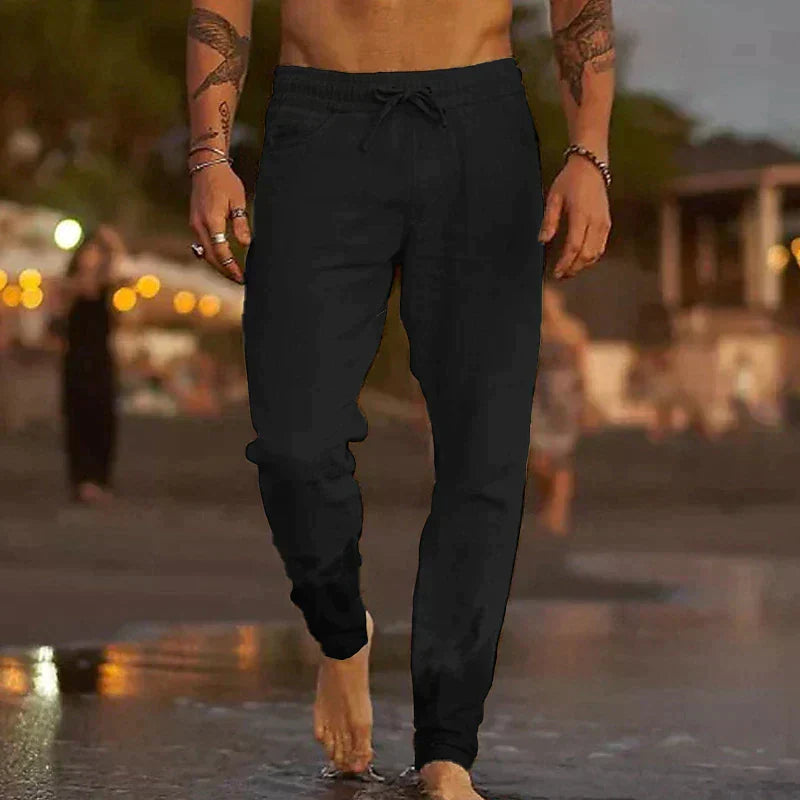 Hombre modelando pantalones clásicos LinoVibe, look urbano fresco. Ropa masculina versátil, elegancia casual.