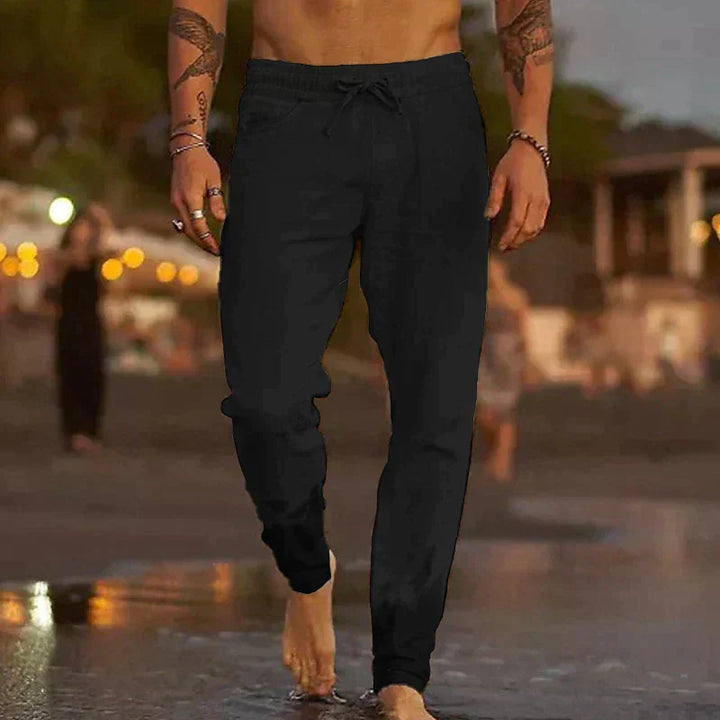 Hombre modelando pantalones clásicos LinoVibe, look urbano fresco. Ropa masculina versátil, elegancia casual.