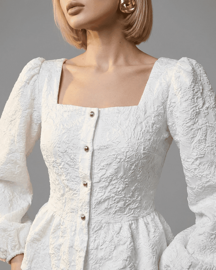 Top corsé marfil de mujer, blusa estructurada con mangas abullonadas para un look elegante.